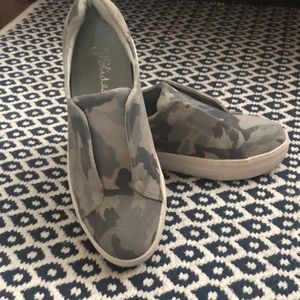 J slides camo leather